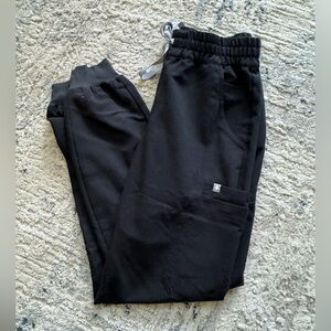 Figs High-Waisted Umon Scrub Pants in Black